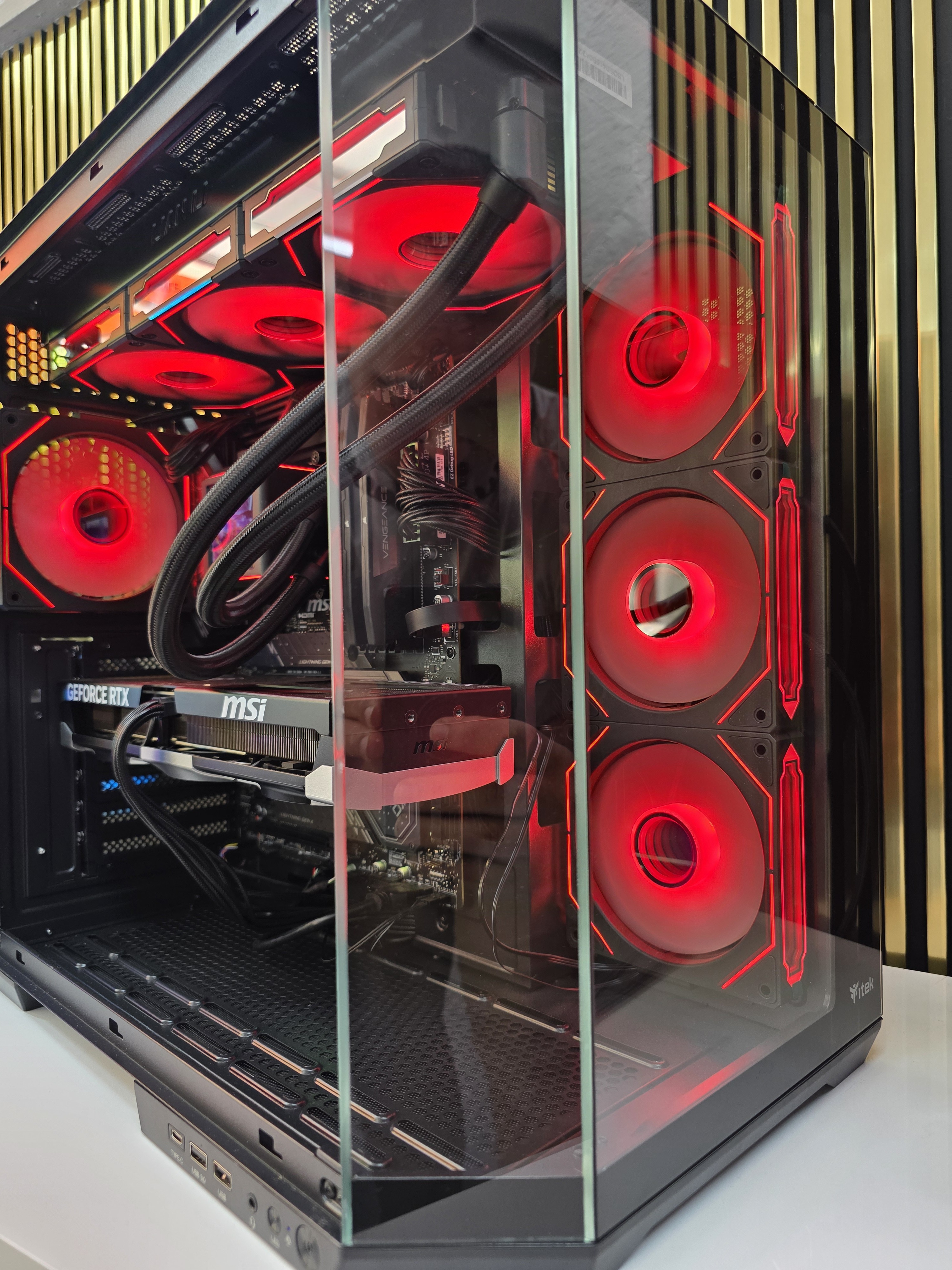 PC GAMING AQUARIUM - i9-14900KF / RTX 5070